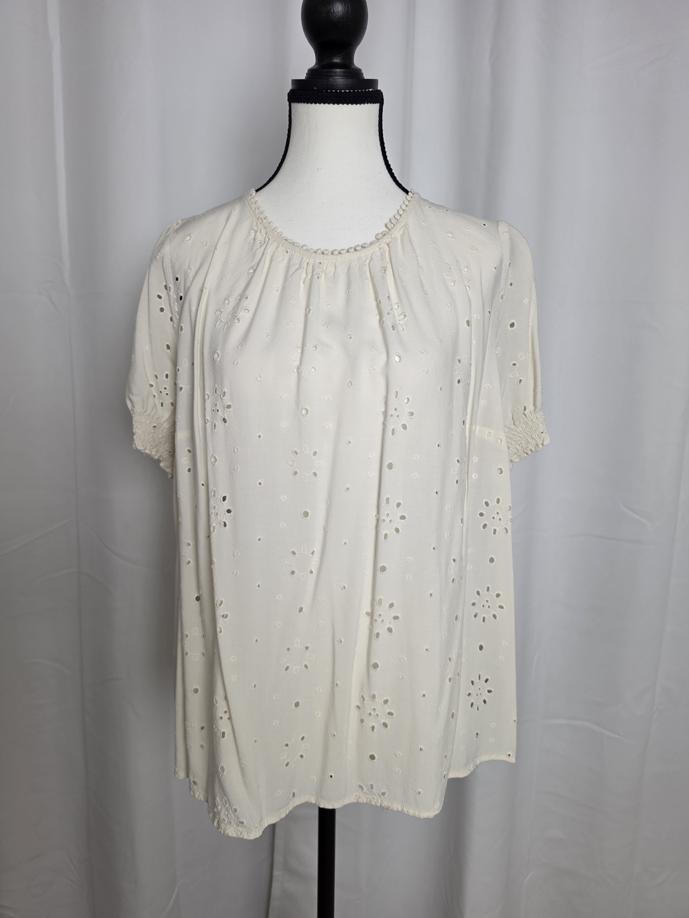 Torrid Cream Eyelet Short Sleeve Peasant Blouse